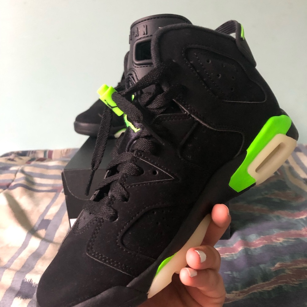 Jordan 6 “Electric Green” GS 5.5Y - Picture 4 of 5